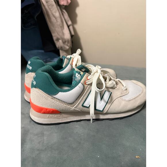 Men’s 8.5 New Balance beige and cream sneakers - Picture 3 of 5